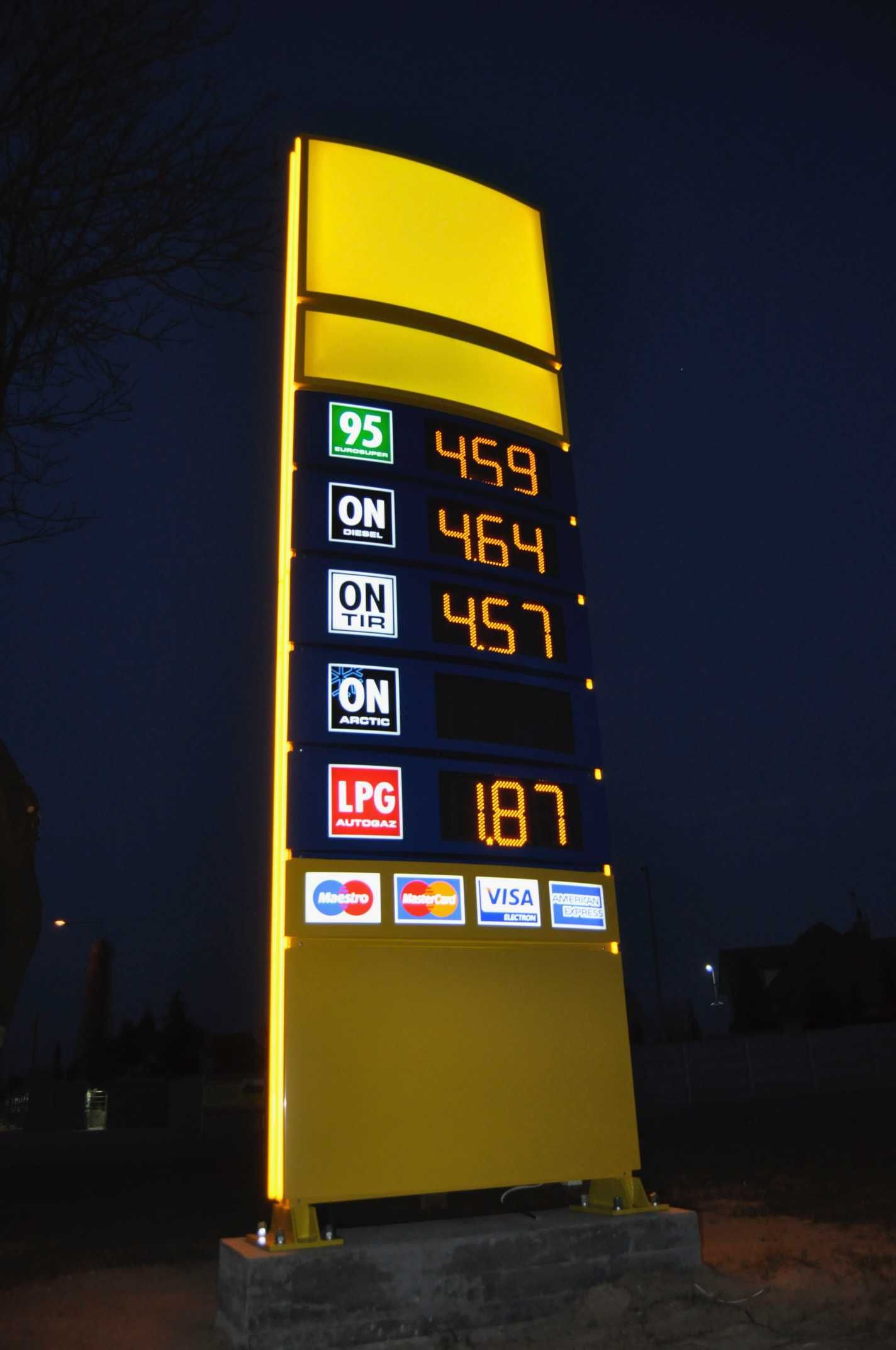 Pylon cenowy stacja paliw 5m reklama