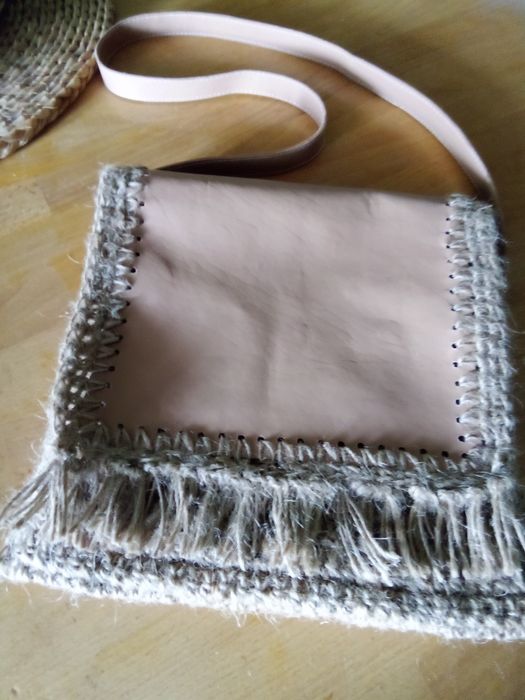 Bolsa em corda e cabedal confecção manual