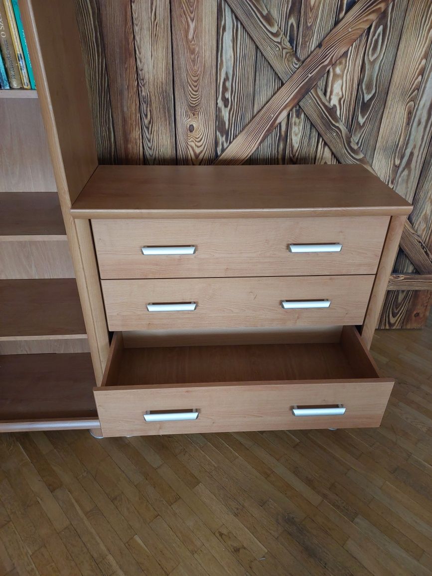 Sprzedam komplet mebli(szafa2drzwiowa,szafka,komoda)