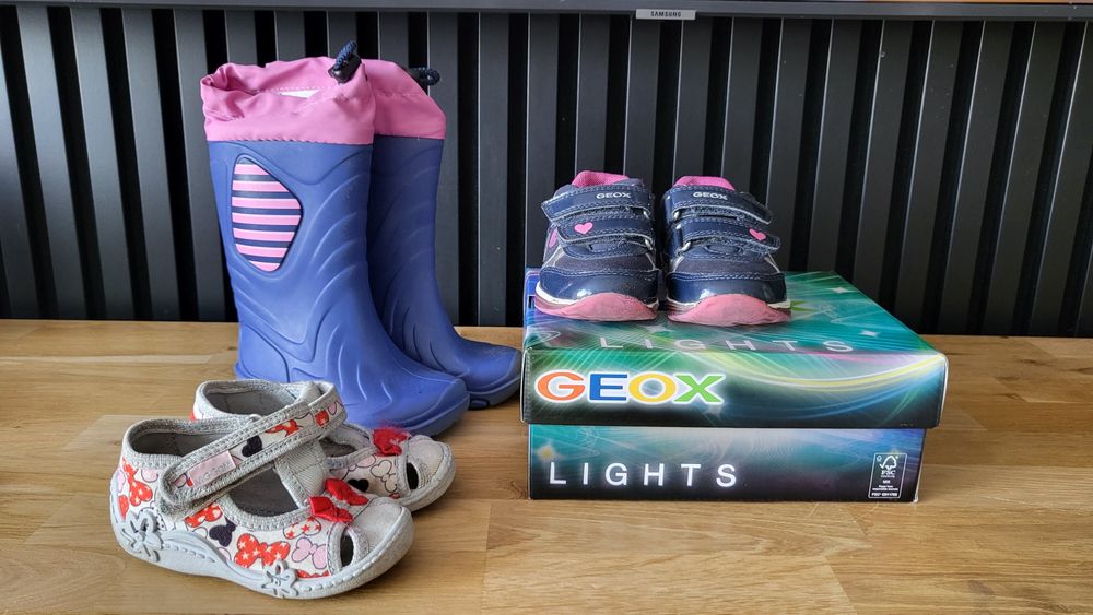 Zestaw butów buciki niemowlęce dziecięce rozmiar 22