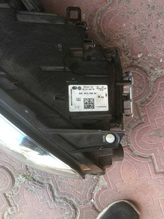 Фара Touareg Права и Лiва