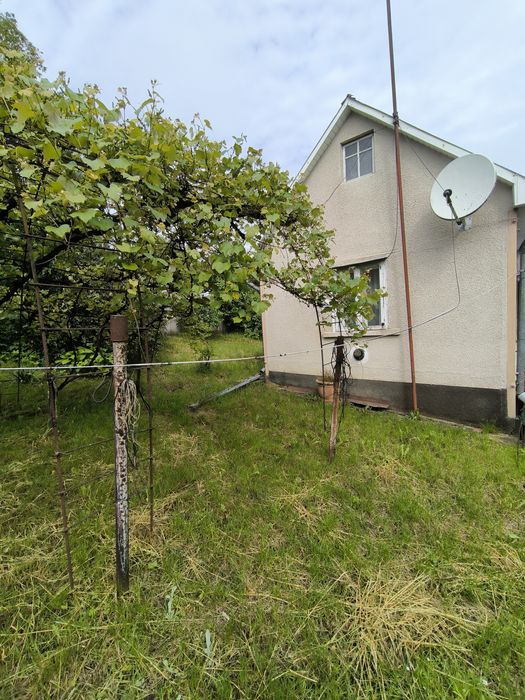 Продається 2 кімнатний будинок в районі вул Руської