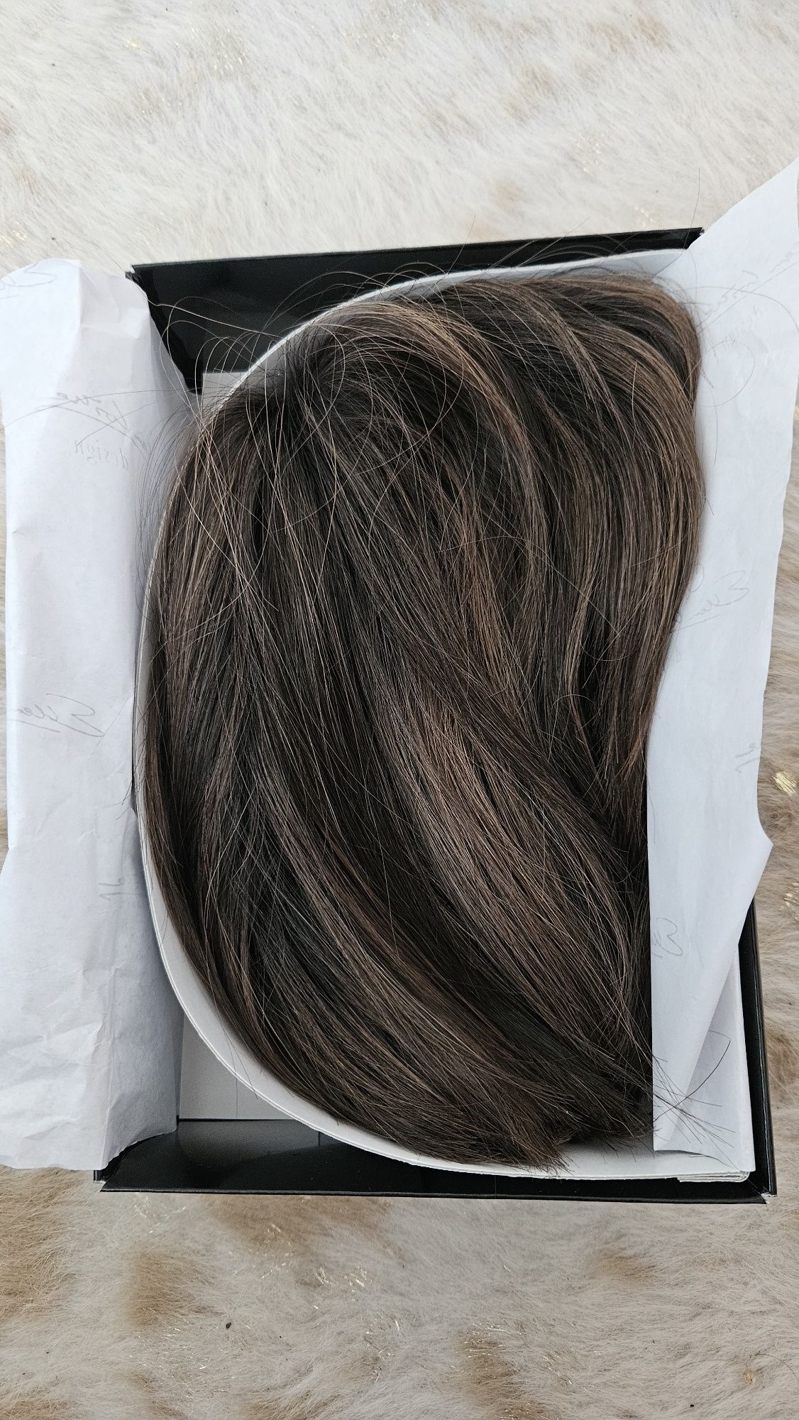 Peruka z włosów syntetycznych