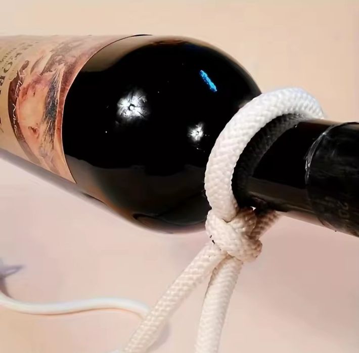 Metalowy stojak na wino biały