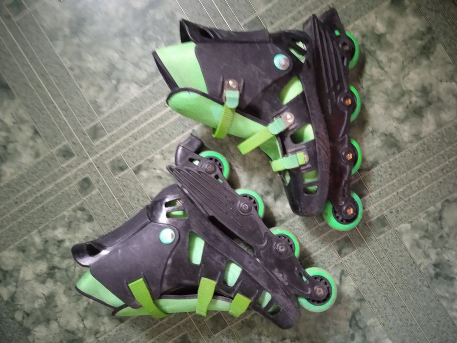 Роликовые коньки