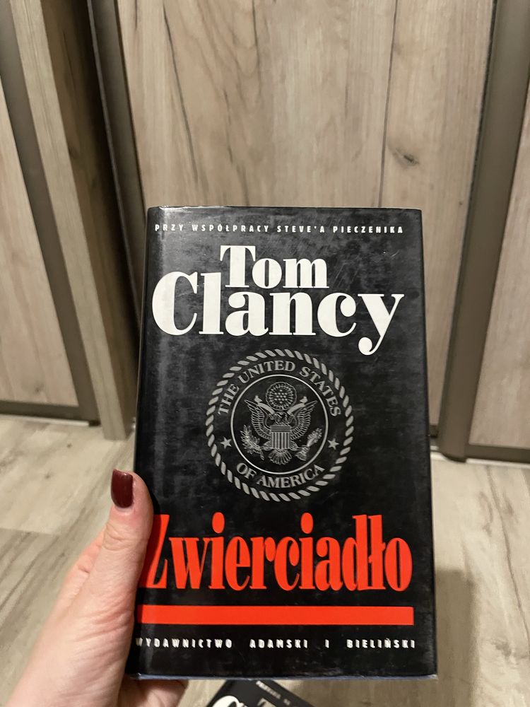 Dwie  ksiazki tom clancy; zwierciadlo,patrioci i a.j quinnell reporter