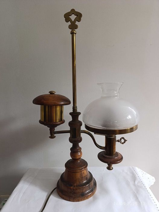 Lampka stylizowana na lampkę naftową