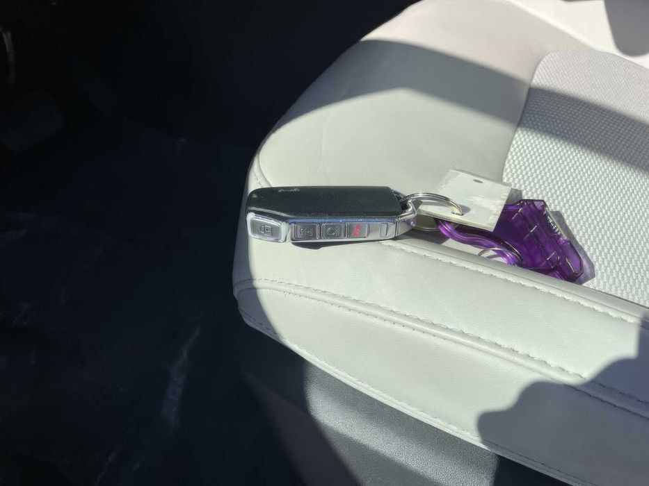 Kia Niro EX      2023