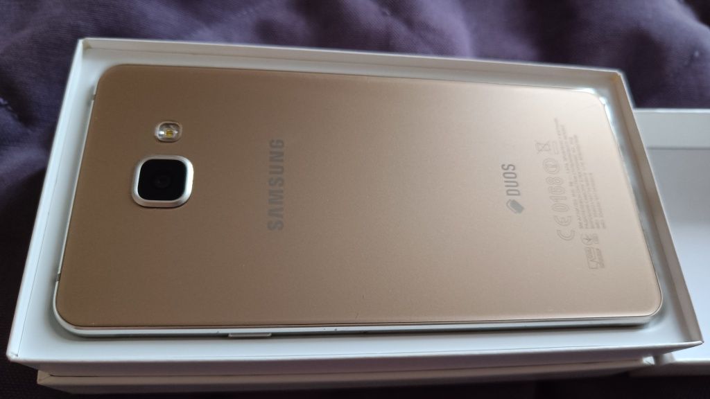 Samsung Galaxy A7 модель SM-A710F