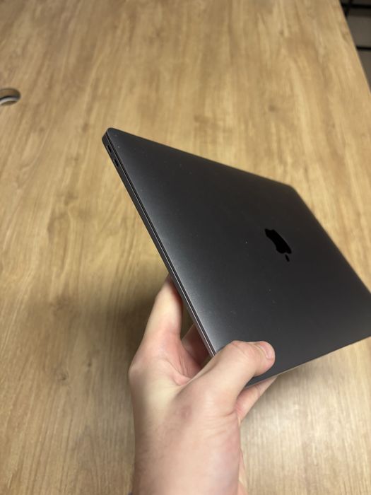 Macbook Air 2020року, чудовий бюджетний, новий акумолятор