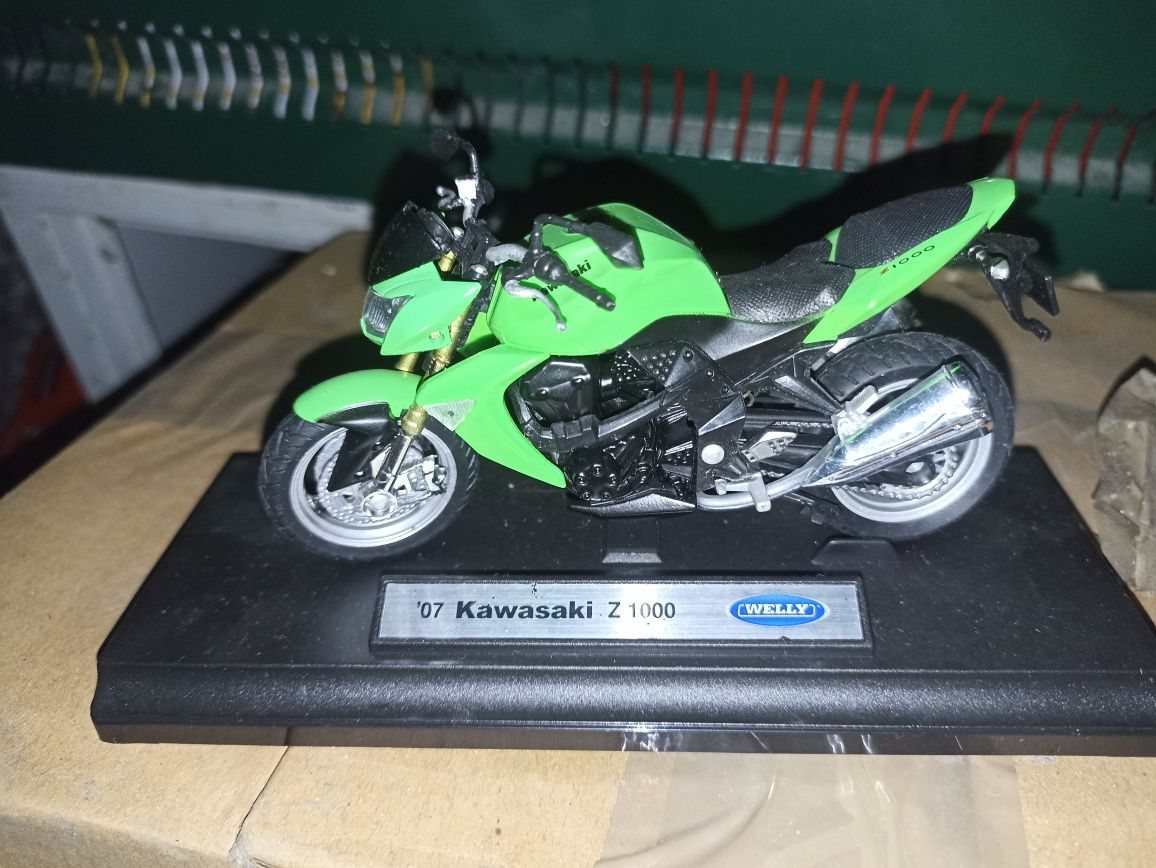 Dwa modele motocykli kawasaki ninja 1:18
