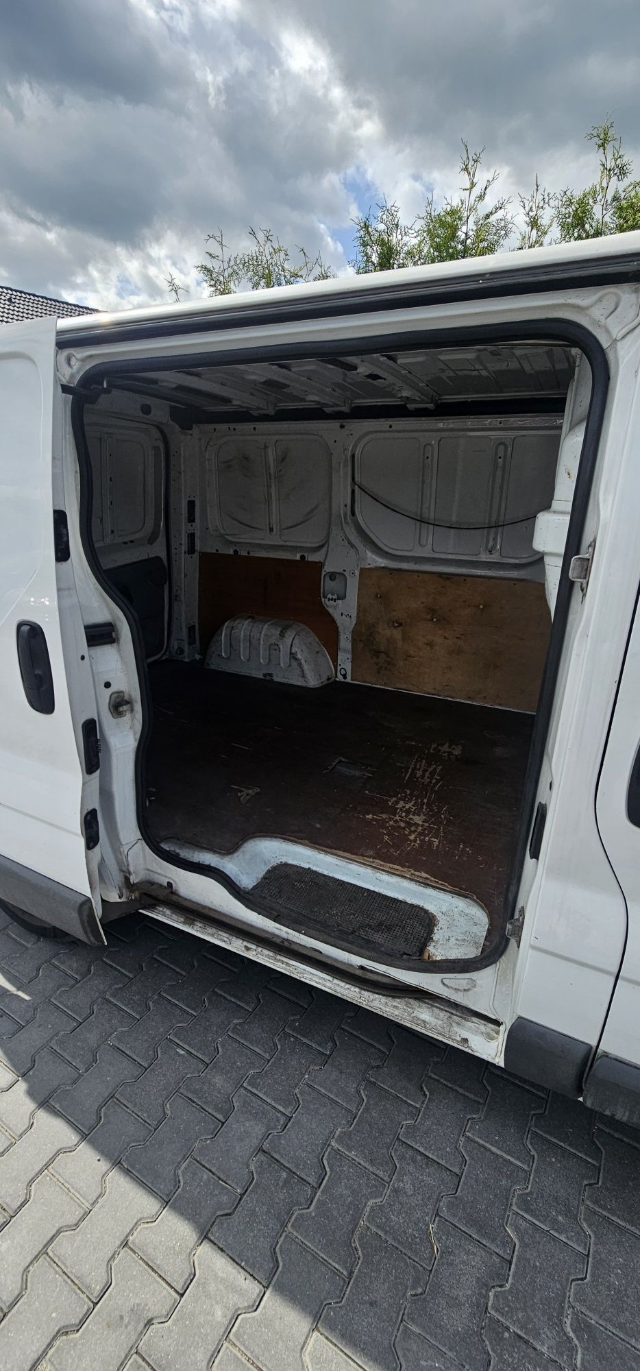 Skup aut Toruń Opel Vivaro 2004r 1.9D Blaszak Dostawczych