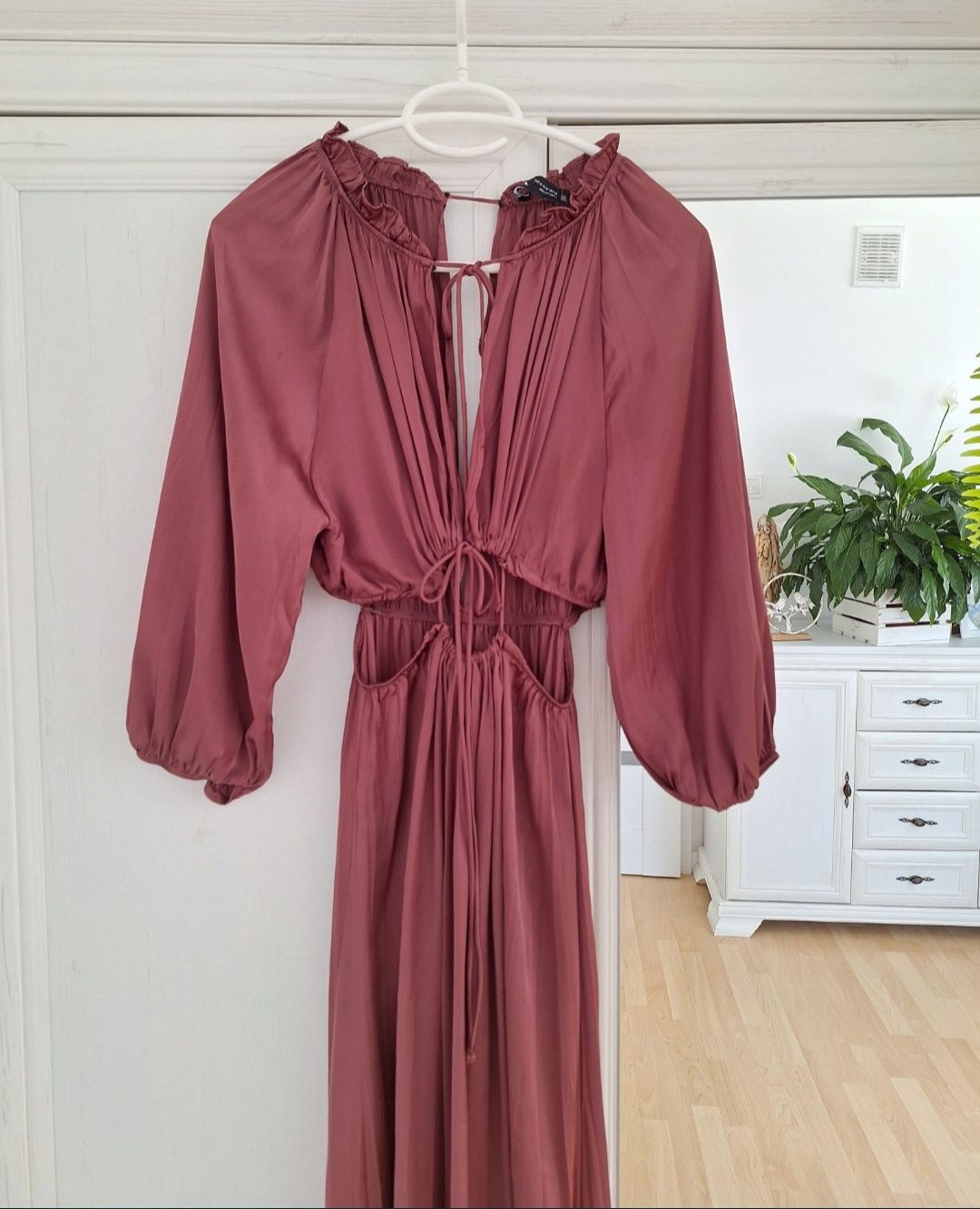 Sukienka satynowa MIDI zara
