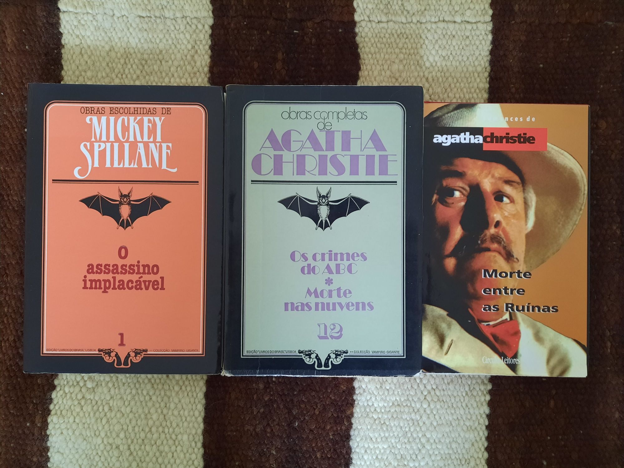 Livros de Agatha Christie e Mickey Spillane