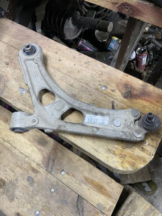 Передній ричаг сітроен пежо