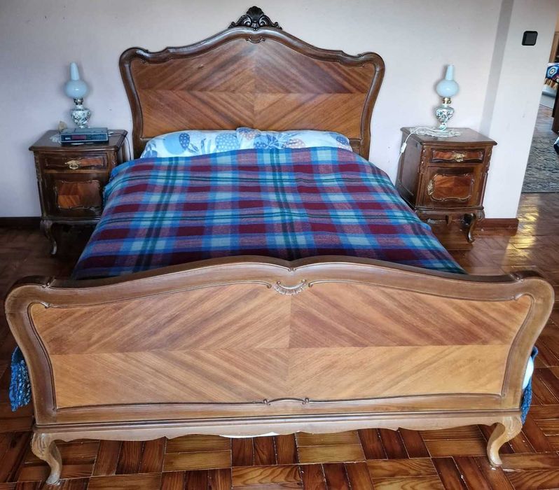 Mobília antiga de quarto