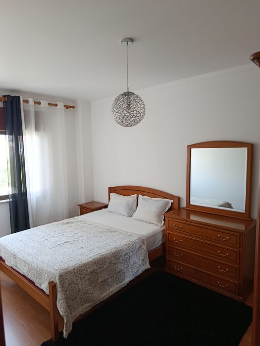 Quarto para alugar – Montijo (com casa de banho privada e TV)