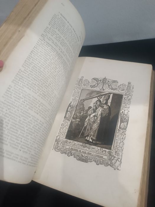 Livro religioso antigo