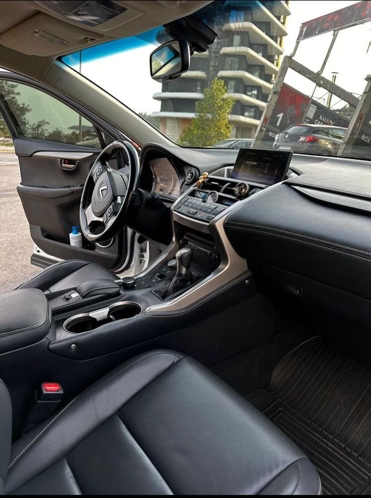Продам Lexus NX 300 h гибрид 2,5 литра 2015 год