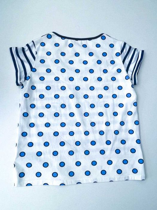 T-Shirt com rosa bordada