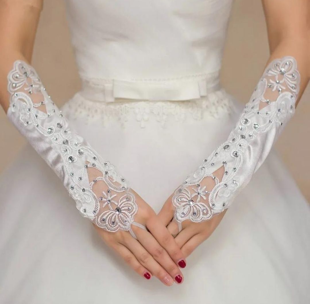 Красные белые свадебные митенки перчатки кружевные готически