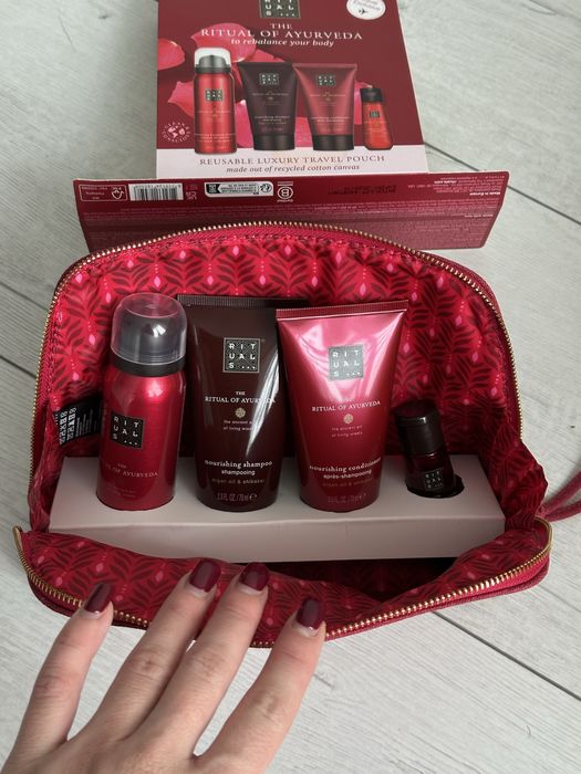 Подарунковий набір у косметичці The Ritual Of Ayurveda