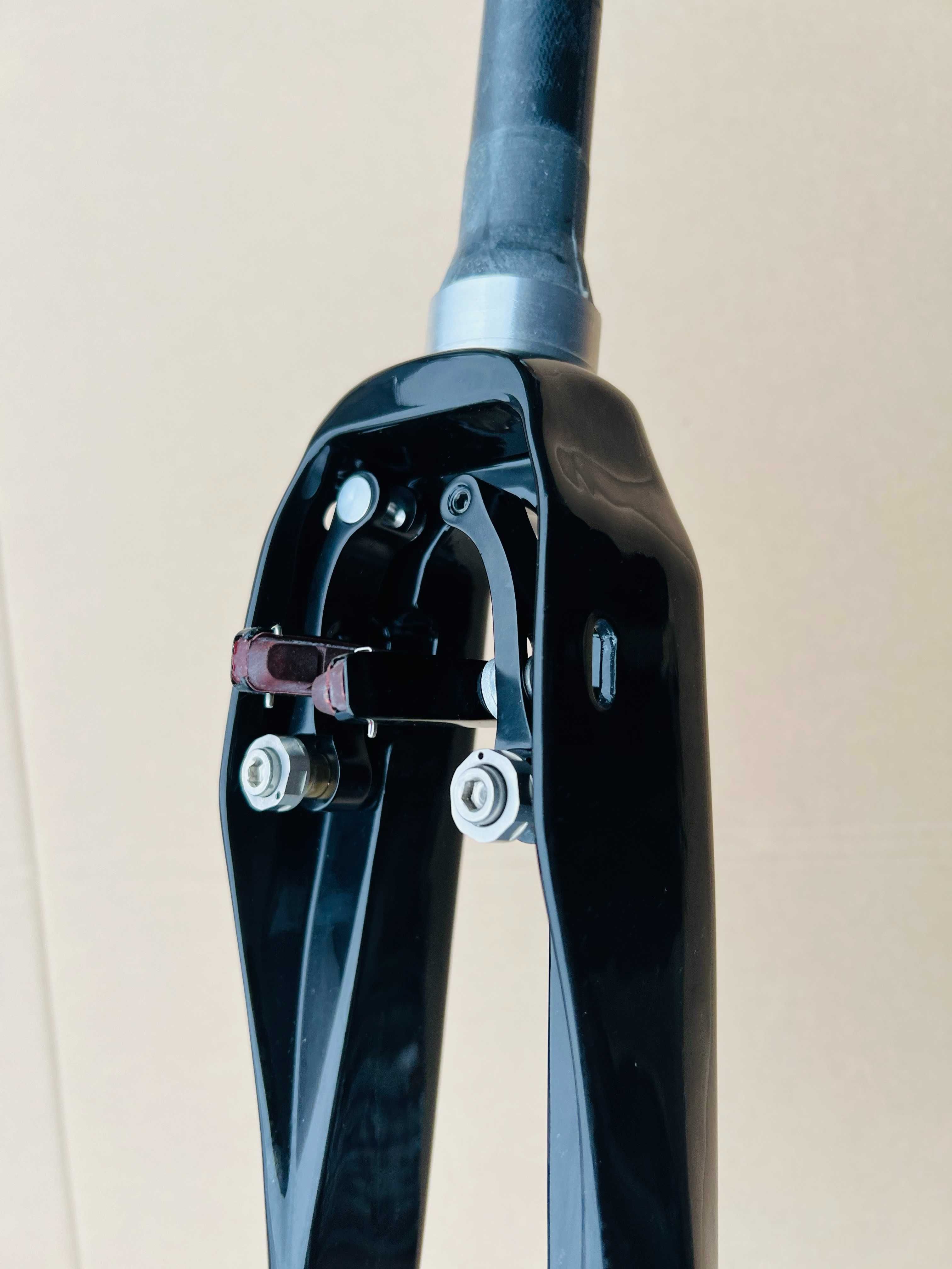 Widelec Czasowy Triathlonowy Tapered AERO CARBON z hamulcem TRP 300mm