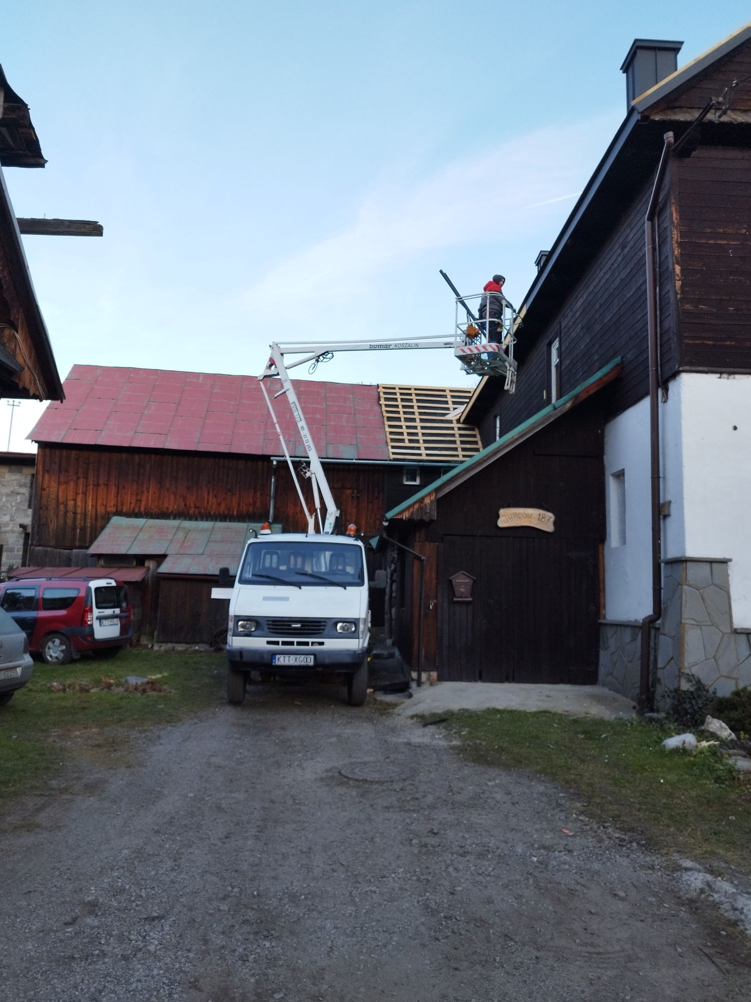 Wynajmę podnośnik koszowy 12m