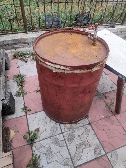 Металлическая бочка