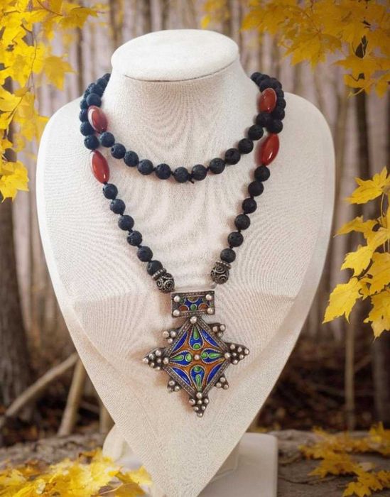 Emaliowany krzyż  berberyjski naszyjnik z Afryki