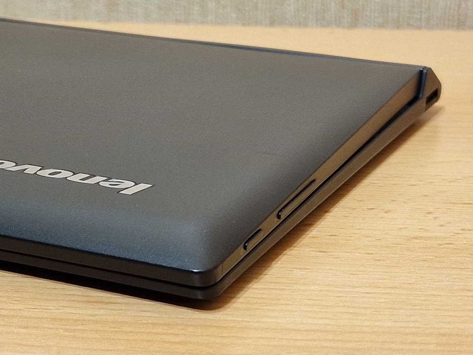 Lenovo чотирьох ядерний Intel Atom Z3735F Батарея 9 годин, вага 0,5 кг