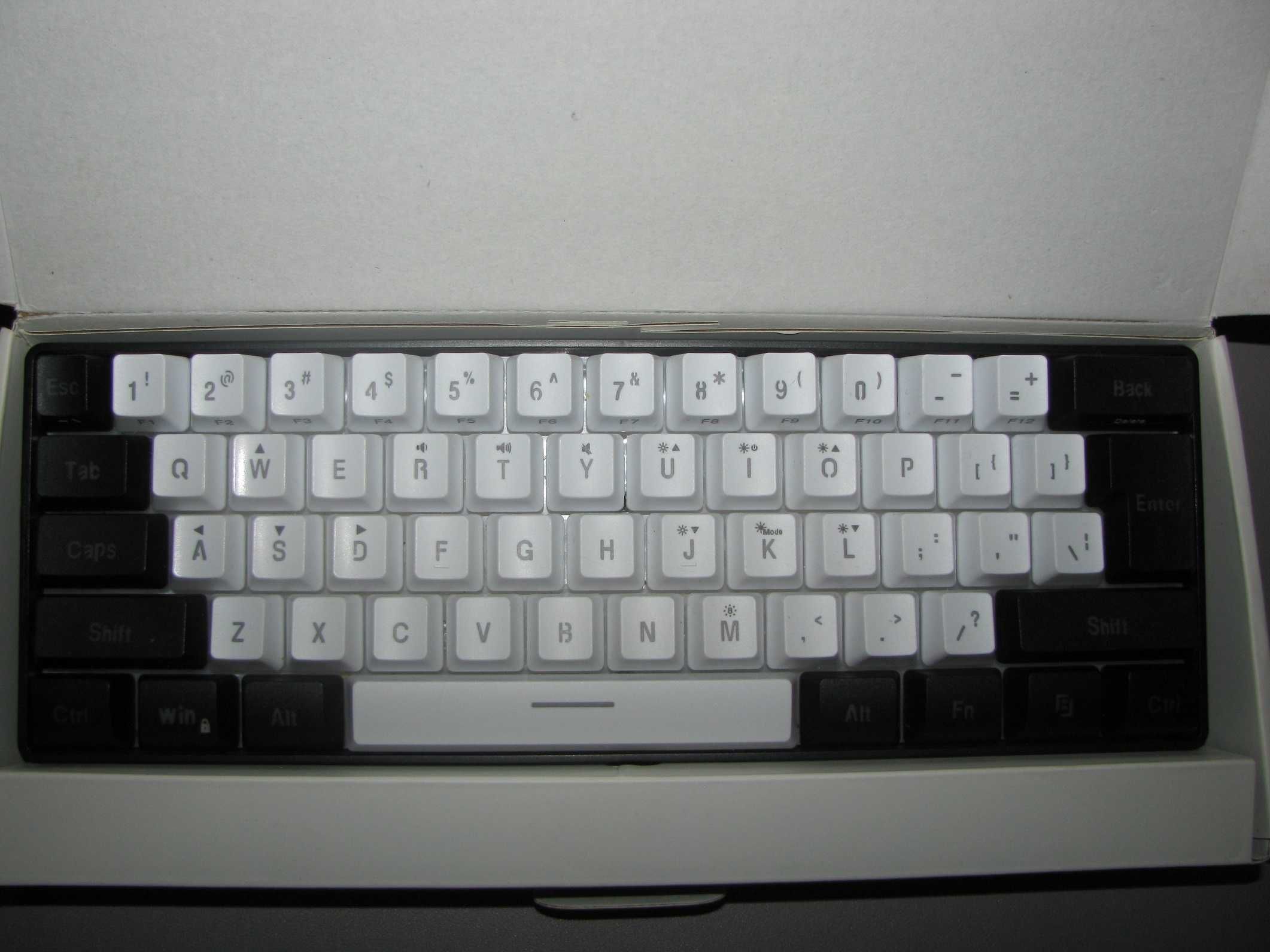 Проводная игровая  клавиатура Snpurdiri 60% RGB Mini с подсветкой