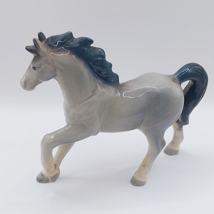 Porcelanowa kolekcjonerska figurka Koń