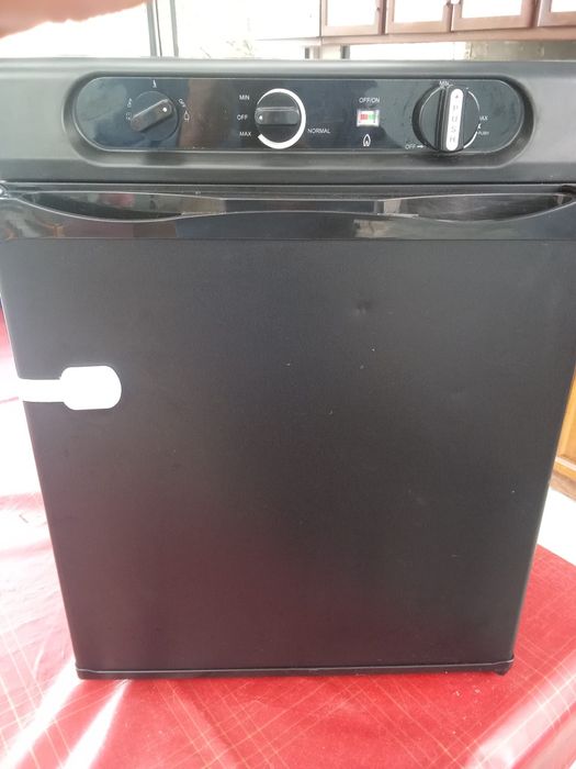 Mini frigobar preto semi novo