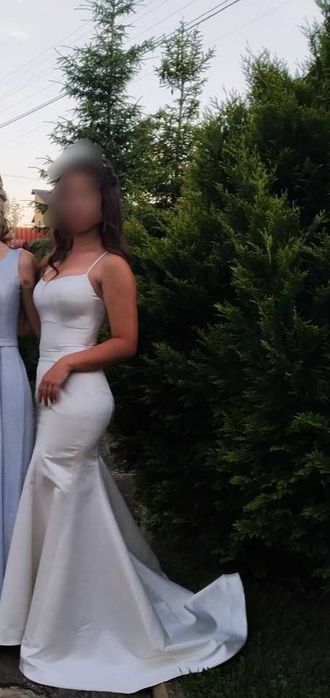 Весільна сукня з шлейфом та корсетом