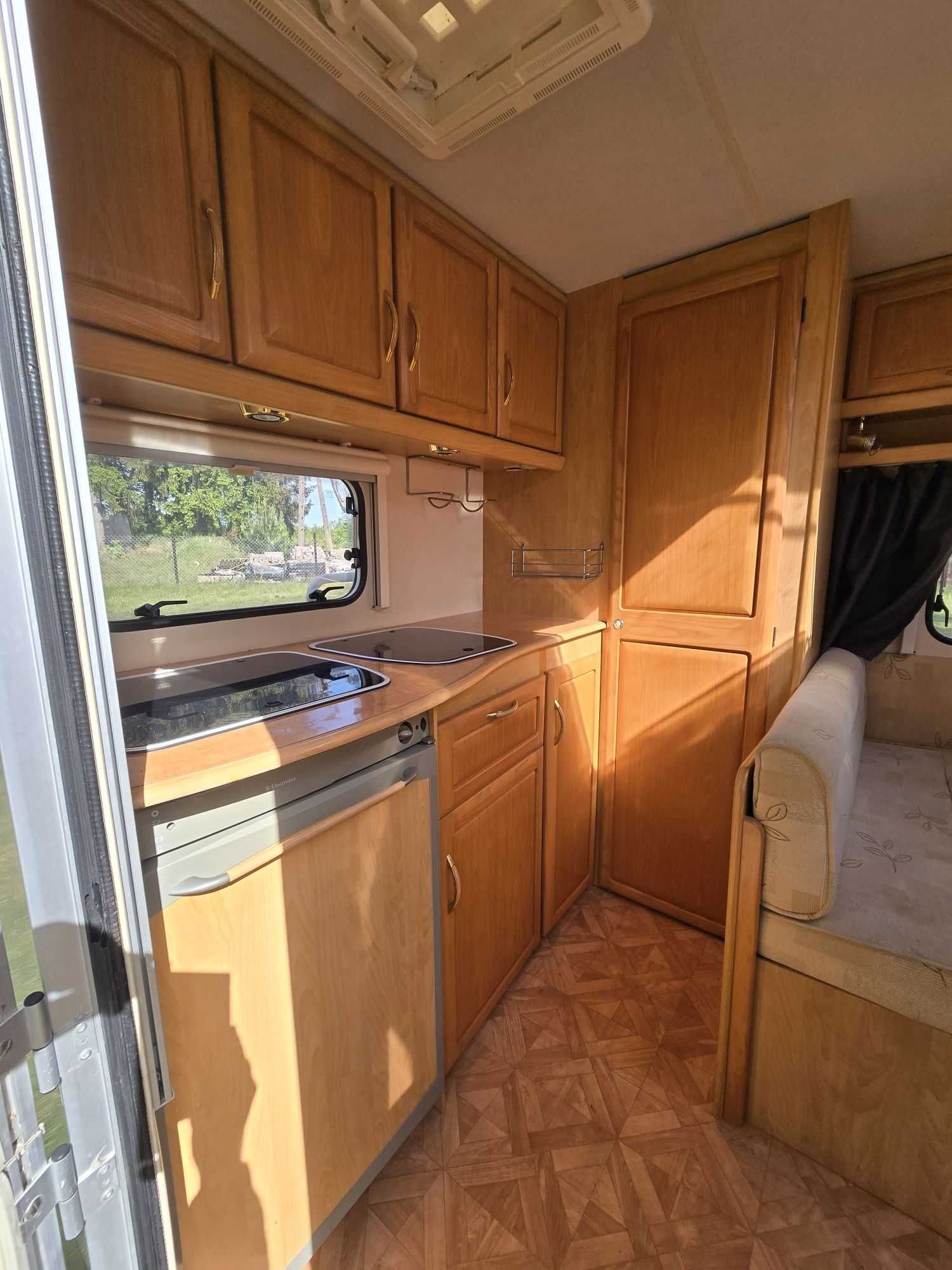 Caravelair EDEN 480 Speciale, Łazienka, Lodówka, Kuchnia, 4 miejsca.