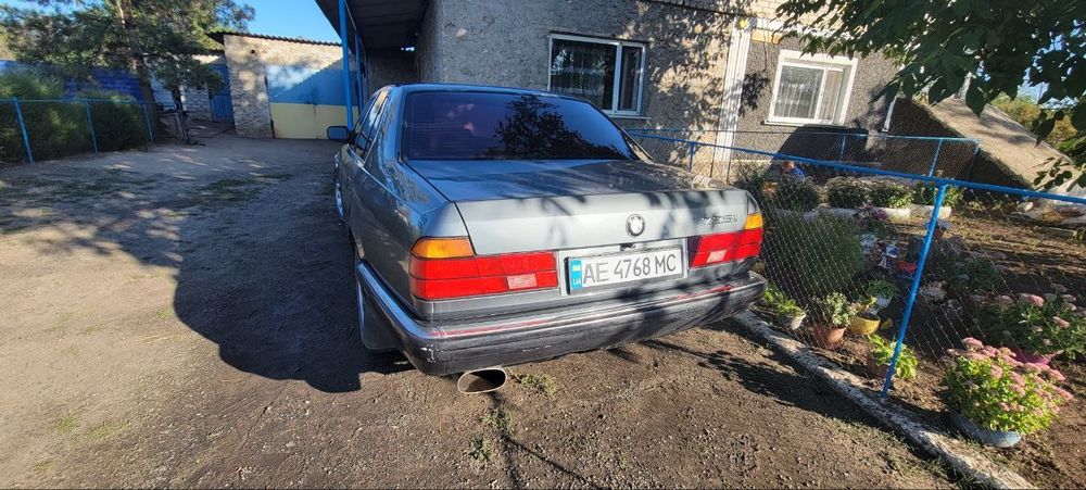 Продам БМВ 735 Е32