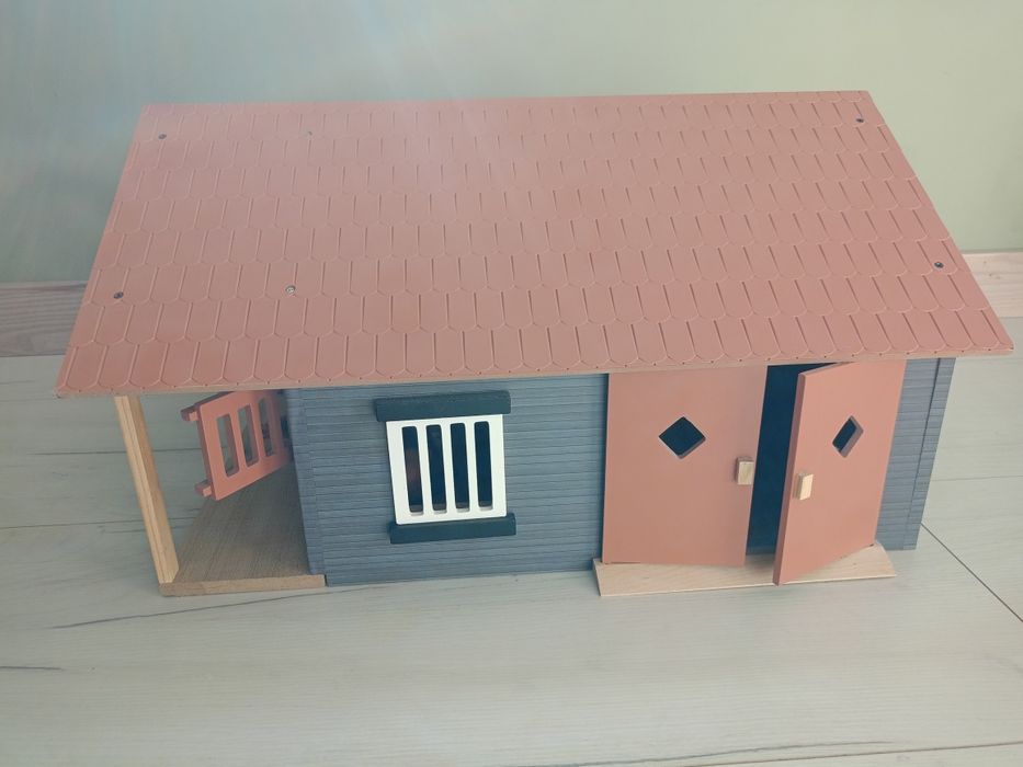 Duża stajnia dla koni