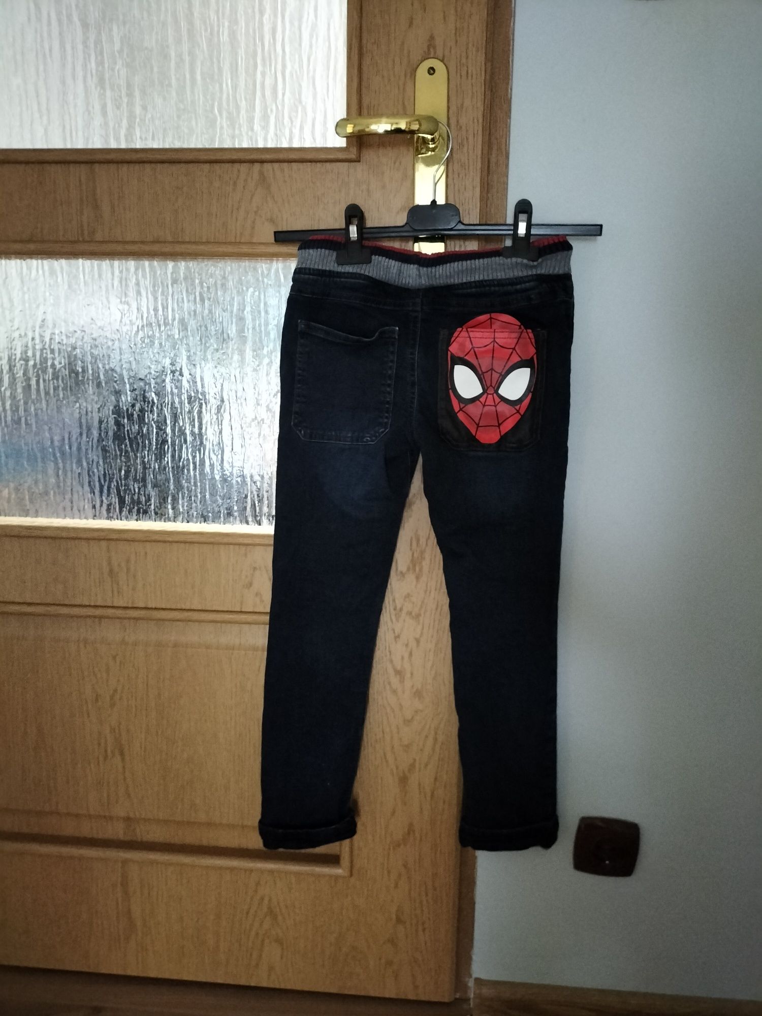 Spodnie ze Spidermanem C&A.