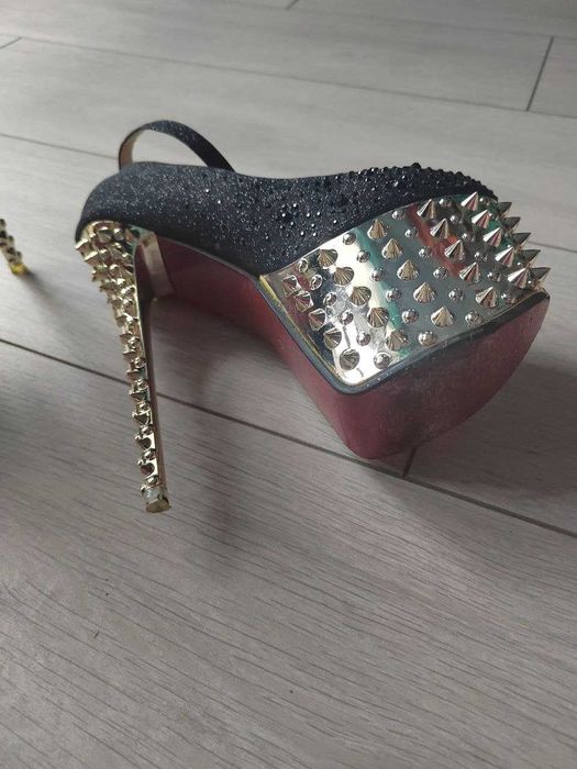 Туфли на высоком каблуке с шипами, 36 р.