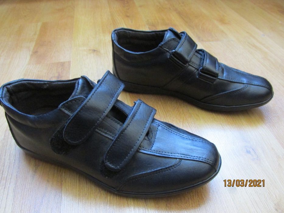 Чоловічі шкіряні туфлі (кросівки) нові 39 розміру