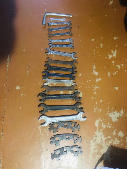 Набор ключей рожковых ключей тех времен( одним лотом)