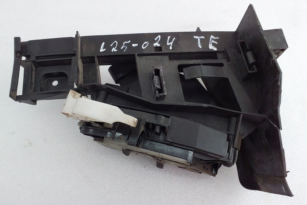 Fechadura / fecho porta trás esquerdo FORD Focus III Carrinha