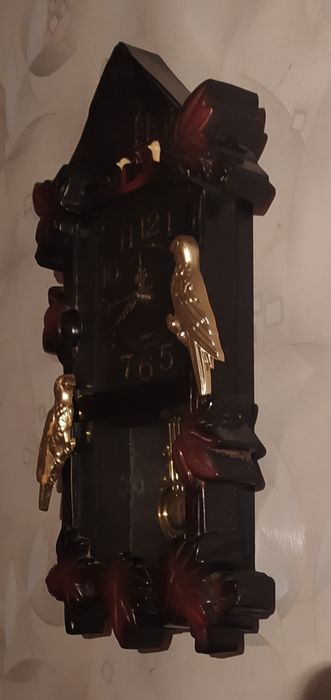 Раритетные настенные часы с маятником.