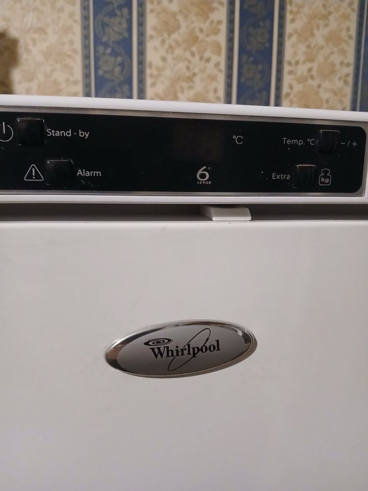 Морозильна камера Whirpool