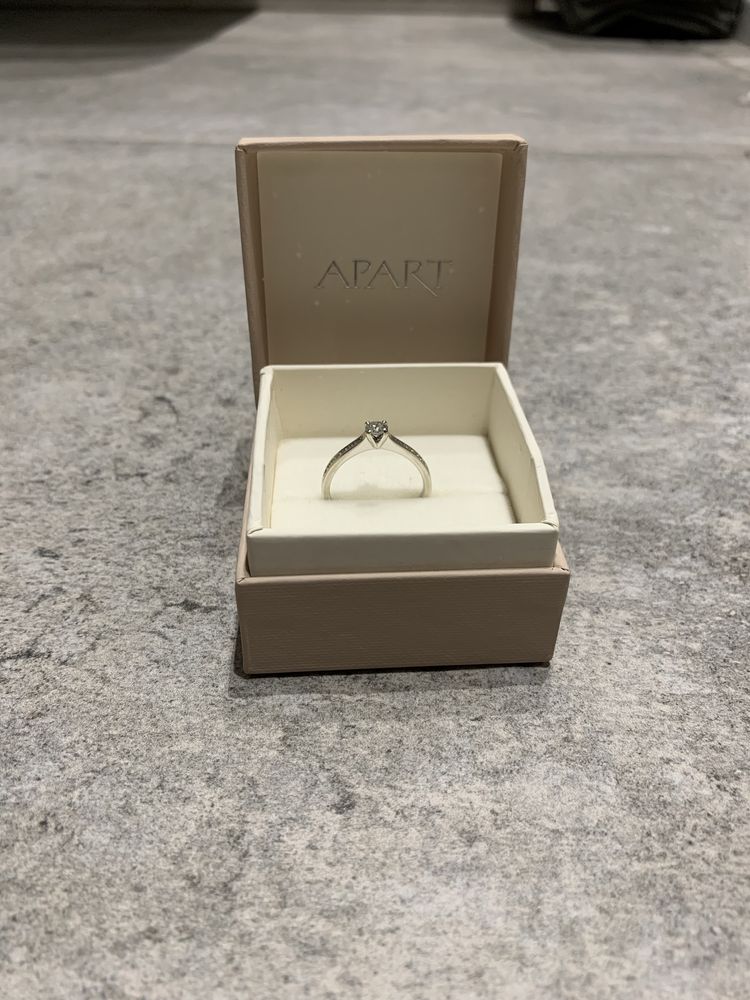 Pierścionek z diamentami 0,46 ct