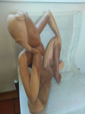 Estátua em madeira