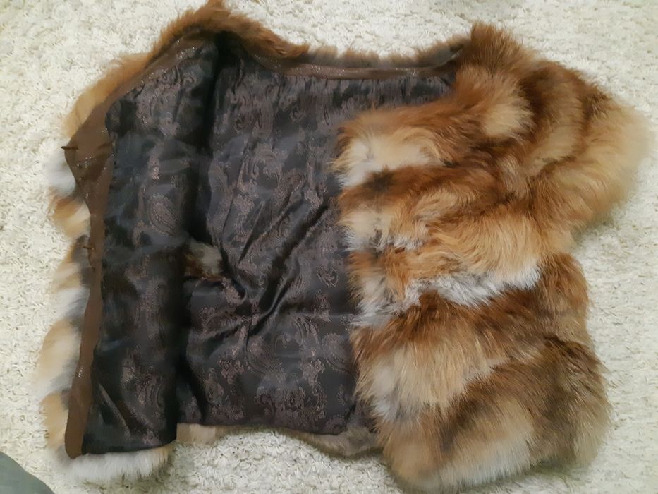 Меховой жилет из лисицы