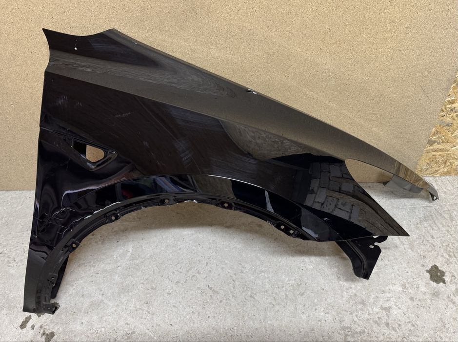 Tesla Model Y крило праве