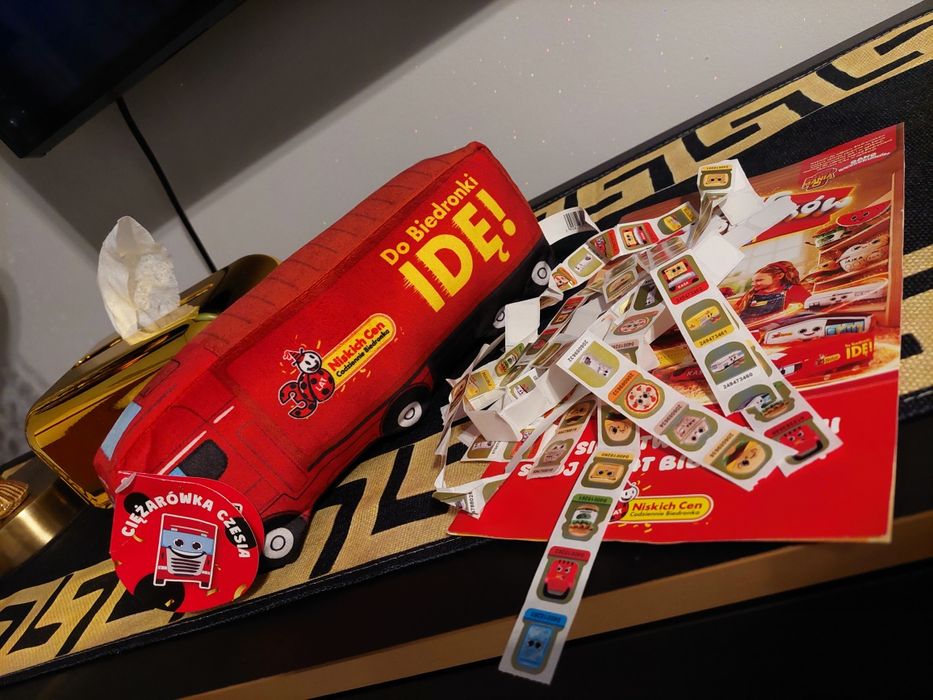 142 naklejki + ciężarówka